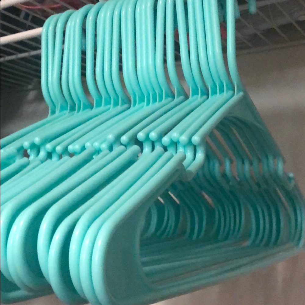 16 CT Mint Plastic Hangers - Picture 3 of 3